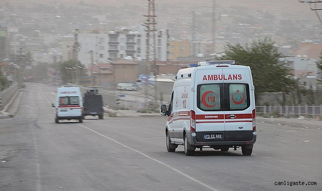 Sivas’ta otomobil devrildi! 6 kişi yaralandı Sivas’ta otomobil devrildi! 6 kişi yaralandı