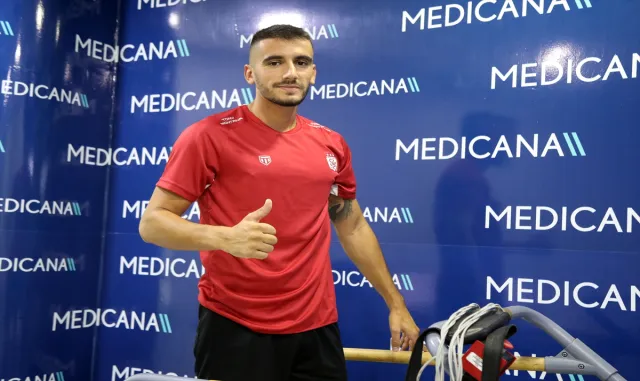 Sivasspor’un yeni transferi Achilleas Poungouras sağlık kontrolünden geçti Sivasspor’un yeni transferi Achilleas Poungouras sağlık kontrolünden geçti