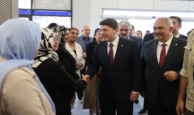 Adalet Bakanı Tunç, AK Parti Gaziantep İl Başkanlığında konuştu: Adalet Bakanı Tunç, AK Parti Gaziantep İl Başkanlığında konuştu: