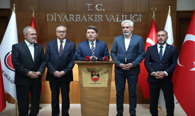 Adalet Bakanı Tunç, Diyarbakır Valiliğini ziyaretinde konuştu: Adalet Bakanı Tunç, Diyarbakır Valiliğini ziyaretinde konuştu: