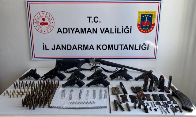 Adıyaman’da silah kaçakçılığı operasyonunda 4 şüpheli yakalandı Adıyaman’da silah kaçakçılığı operasyonunda 4 şüpheli yakalandı