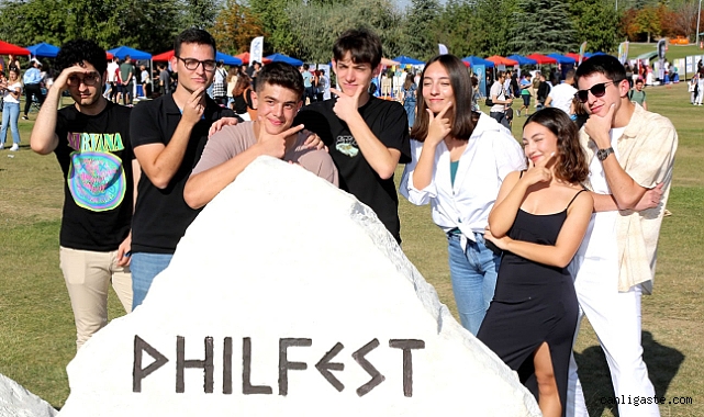Bilkent PhilFest’te binlerce felsefe sever bir araya geldi Bilkent PhilFest’te binlerce felsefe sever bir araya geldi