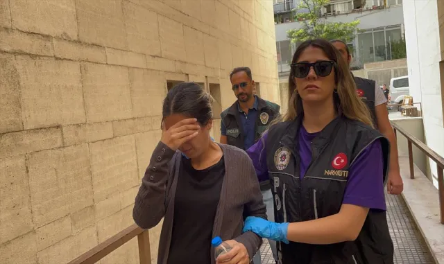 Bursa’da uyuşturucu ticareti yaptığı iddia edilen hamile kadın tutuklandı Bursa’da uyuşturucu ticareti yaptığı iddia edilen hamile kadın tutuklandı