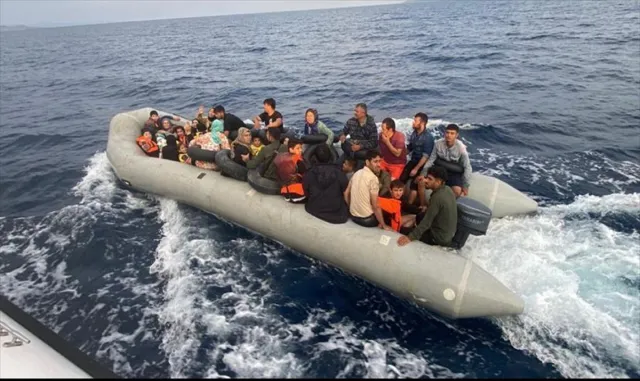 Çanakkale açıklarında 41 düzensiz göçmen yakalandı Çanakkale açıklarında 41 düzensiz göçmen yakalandı
