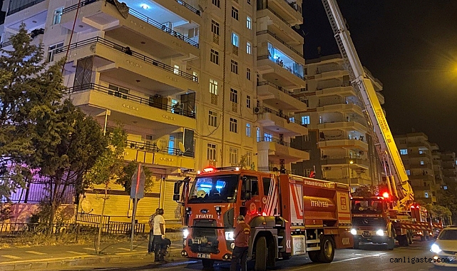 Diyarbakır’da 9 katlı binada yangın: 4 itfaiye eri dumandan etkilendi Diyarbakır’da 9 katlı binada yangın: 4 itfaiye eri dumandan etkilendi