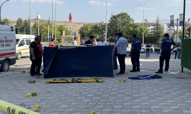 Elazığ’da 2 kişinin öldüğü silahlı kavgaya ilişkin 2 şüpheli tutuklandı Elazığ’da 2 kişinin öldüğü silahlı kavgaya ilişkin 2 şüpheli tutuklandı