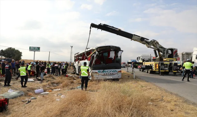 GÜNCELLEME 3 - Amasya’da devrilen yolcu otobüsündeki 6 kişi öldü, 35 kişi yaralandı GÜNCELLEME 3 - Amasya’da devrilen yolcu otobüsündeki 6 kişi öldü, 35 kişi yaralandı