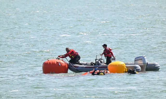 GÜNCELLEME 4 - İzmir’de baraj gölüne düşen helikopterdeki 2 personelin cenazesi çıkarıldı GÜNCELLEME 4 - İzmir’de baraj gölüne düşen helikopterdeki 2 personelin cenazesi çıkarıldı