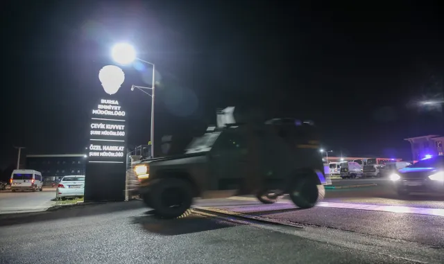 GÜNCELLEME - Bursa’da şafak vakti helikopter destekli uyuşturucu operasyonu GÜNCELLEME - Bursa’da şafak vakti helikopter destekli uyuşturucu operasyonu