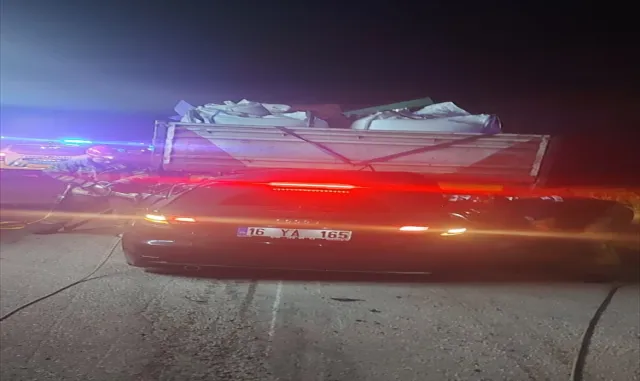 GÜNCELLEME - Bursa’da tıra çarpan otomobildeki nişanlı çift hayatını kaybetti GÜNCELLEME - Bursa’da tıra çarpan otomobildeki nişanlı çift hayatını kaybetti