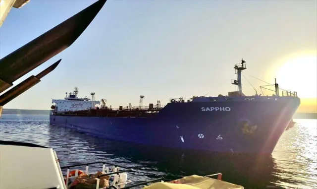 GÜNCELLEME - Çanakkale Boğazı güney-kuzey yönünde yeniden trafiğe açıldı GÜNCELLEME - Çanakkale Boğazı güney-kuzey yönünde yeniden trafiğe açıldı