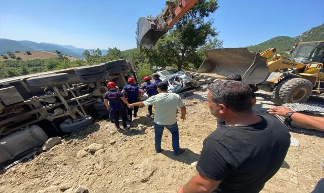 Kahramanmaraş’ta freni boşalan kamyon cenaze için toplanan kişilerin arasına daldı