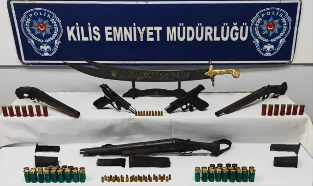 GÜNCELLEME - Kilis’te polise mukavemette bulunan 10 şüpheli yakalandı GÜNCELLEME - Kilis’te polise mukavemette bulunan 10 şüpheli yakalandı