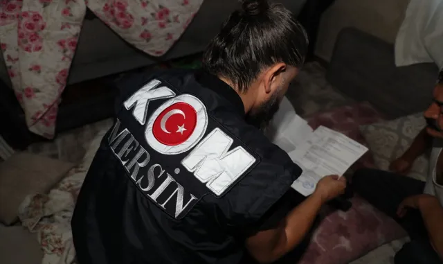 GÜNCELLEME - Mersin’de "dublör" kullanarak dolandırıcılık yaptıkları iddiasıyla 21 şüpheli yakalandı GÜNCELLEME - Mersin’de "dublör" kullanarak dolandırıcılık yaptıkları iddiasıyla 21 şüpheli yakalandı