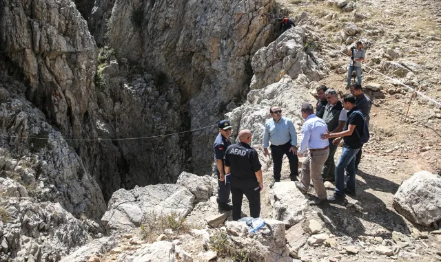 GÜNCELLEME - Mersin’de mağarada rahatsızlanan ABD’li Dickey’in tahliyesi için çalışma başlıyor GÜNCELLEME - Mersin’de mağarada rahatsızlanan ABD’li Dickey’in tahliyesi için çalışma başlıyor