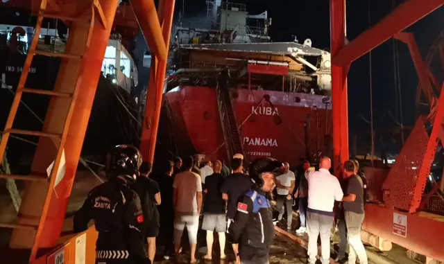 GÜNCELLEME - Tuzla’da tersanede bakıma alınan bir gemide yangın çıktı GÜNCELLEME - Tuzla’da tersanede bakıma alınan bir gemide yangın çıktı