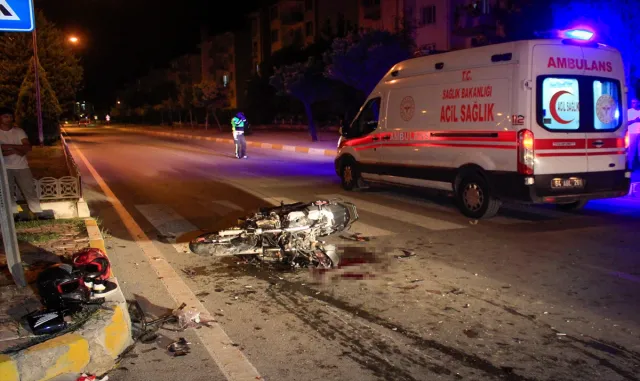 GÜNCELLEME - Uşak’ta kamyonetle motosikletin çarpıştığı kazada 2 kişi öldü GÜNCELLEME - Uşak’ta kamyonetle motosikletin çarpıştığı kazada 2 kişi öldü