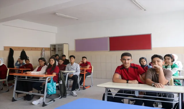 İç Anadolu’daki illerde yeni eğitim öğretim yılı başladı İç Anadolu’daki illerde yeni eğitim öğretim yılı başladı