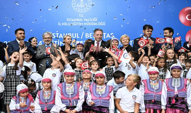 İstanbul’da okullarda ilk ders zili çaldı İstanbul’da okullarda ilk ders zili çaldı