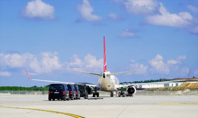 İstanbul Havalimanı’nda uçaktan rehine kurtarma tatbikatı yapıldı İstanbul Havalimanı’nda uçaktan rehine kurtarma tatbikatı yapıldı
