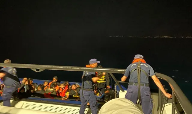 İzmir açıklarında 151 düzensiz göçmen yakalandı İzmir açıklarında 151 düzensiz göçmen yakalandı