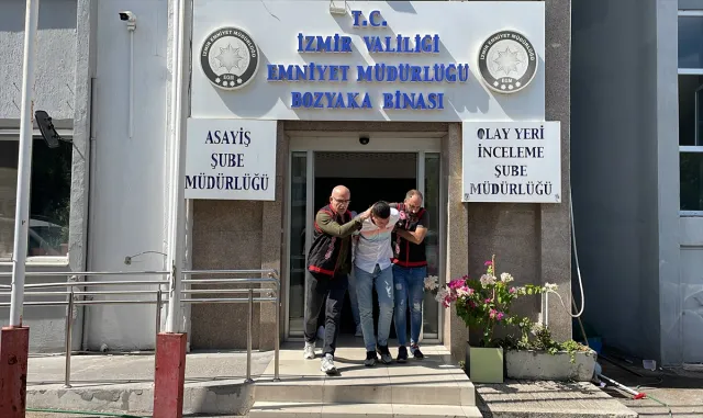 İzmir’de 2 kişiyi yaralayan 2 şüpheli tutuklandı İzmir’de 2 kişiyi yaralayan 2 şüpheli tutuklandı