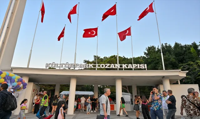 İzmir Enternasyonal Fuarı 92. kez açıldı İzmir Enternasyonal Fuarı 92. kez açıldı