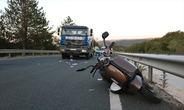 Kastamonu’da beton mikseriyle çarpışan motosikletteki 2 kişi ağır yaralandı Kastamonu’da beton mikseriyle çarpışan motosikletteki 2 kişi ağır yaralandı