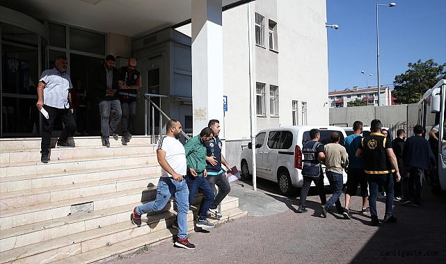 Kayseri’de eş zamanlı operasyon: 20 firari hükümlü yakalandı Kayseri’de eş zamanlı operasyon: 20 firari hükümlü yakalandı