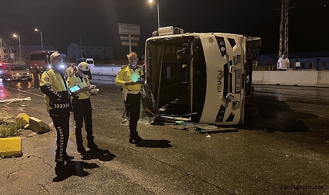 Kayseri’de işçileri taşıyan midibüs devrildi! Kayseri’de işçileri taşıyan midibüs devrildi!