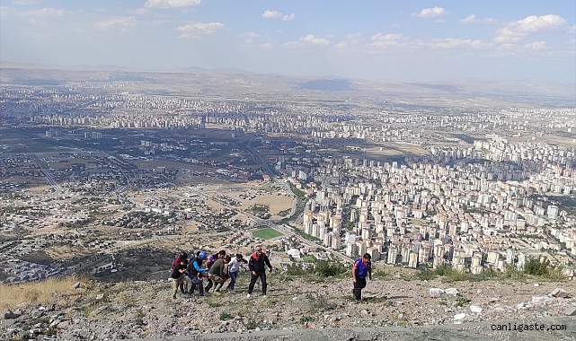 Kayseri’de yamaç paraşütü yaparken düştüler! Kayseri’de yamaç paraşütü yaparken düştüler!