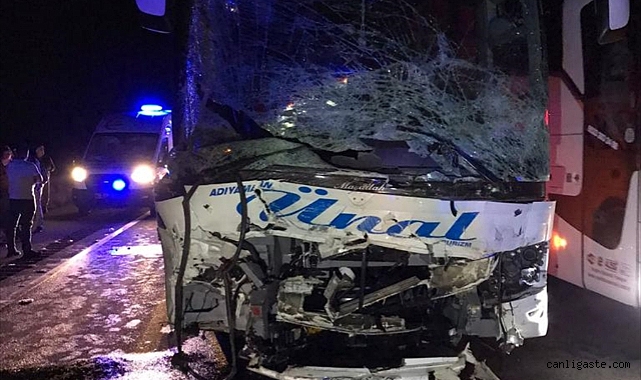 Kayseri’de yolcu otobüsü ile otomobil çarpıştı! Ölü ve yaralılar var Kayseri’de yolcu otobüsü ile otomobil çarpıştı! Ölü ve yaralılar var