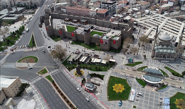 Kayseri’deki bulvara Bakan Özhaseki’nin ismi verildi Kayseri’deki bulvara Bakan Özhaseki’nin ismi verildi