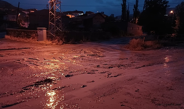 Kayseri ve ilçelerinde yağış sonrası sel meydana geldi (Videolu Haber)