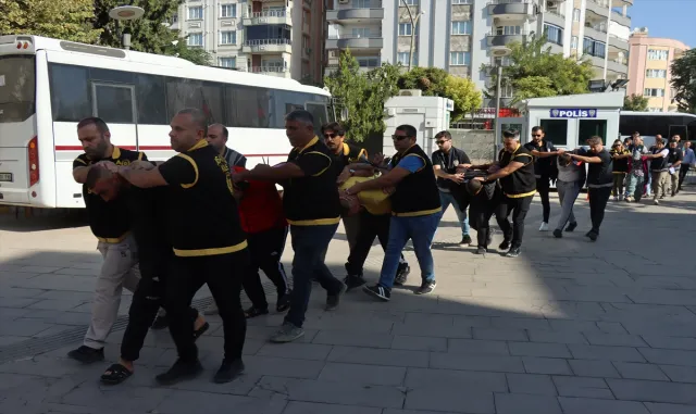 Kilis’te polise mukavemette bulunan 10 şüpheli yakalandı Kilis’te polise mukavemette bulunan 10 şüpheli yakalandı