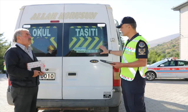 Kırşehir’de okul çevreleri ve servis araçları denetlendi Kırşehir’de okul çevreleri ve servis araçları denetlendi