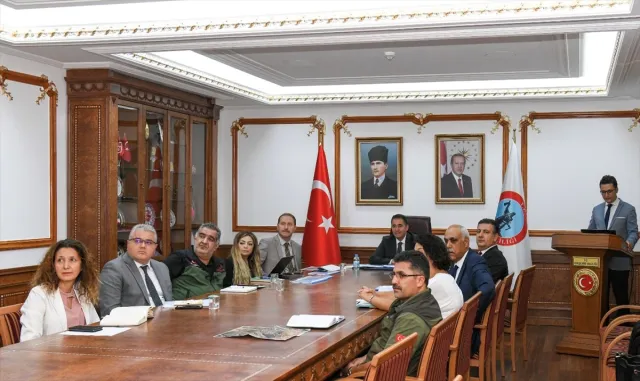 Kırşehir’de sel ve taşkın tedbirleri değerlendirildi Kırşehir’de sel ve taşkın tedbirleri değerlendirildi