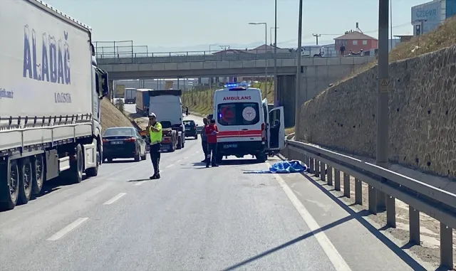 Kocaeli’de motosikletli kuryenin öldüğü kazaya ilişkin kamyon sürücüsü gözaltına alındı Kocaeli’de motosikletli kuryenin öldüğü kazaya ilişkin kamyon sürücüsü gözaltına alındı
