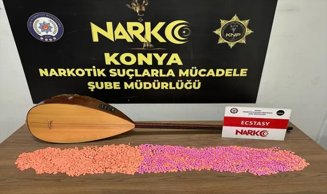 Konya’da bağlama çantasının içinde 2 bin 600 uyuşturucu hap ele geçirildi Konya’da bağlama çantasının içinde 2 bin 600 uyuşturucu hap ele geçirildi