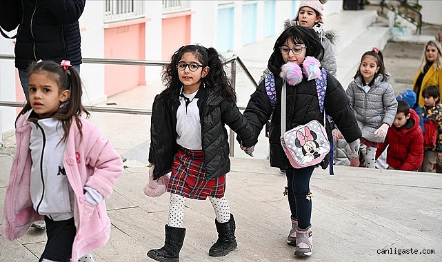 Milli Eğitim Bakanı Tekin: Okul bahçelerine oyun alanları kurulacak Milli Eğitim Bakanı Tekin: Okul bahçelerine oyun alanları kurulacak