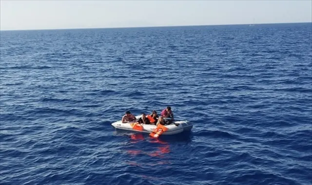 Muğla’da 34 düzensiz göçmen yakalandı, 5 göçmen kurtarıldı Muğla’da 34 düzensiz göçmen yakalandı, 5 göçmen kurtarıldı