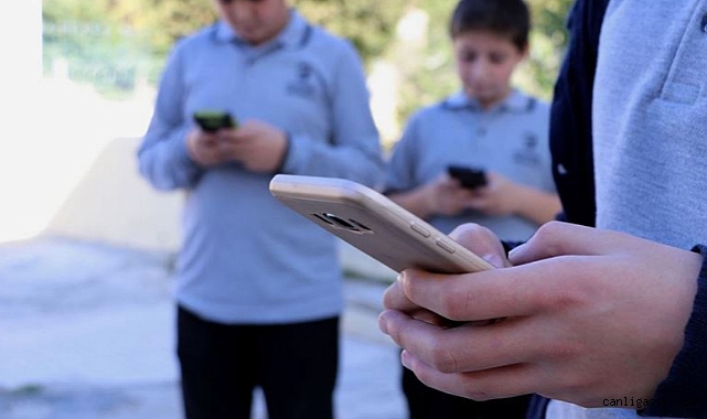 Okullarda cep telefonuyla ilgili karar! MEB Bakanı duyurdu Okullarda cep telefonuyla ilgili karar! MEB Bakanı duyurdu
