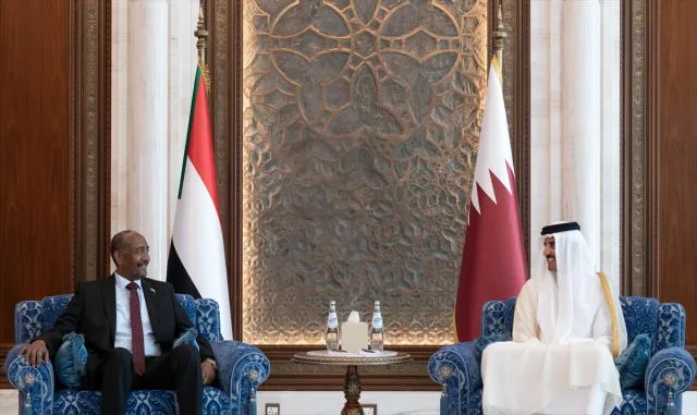 Sudan Egemenlik Konseyi Başkanı Burhan, Doha’da Katar Emiri ile görüştü Sudan Egemenlik Konseyi Başkanı Burhan, Doha’da Katar Emiri ile görüştü