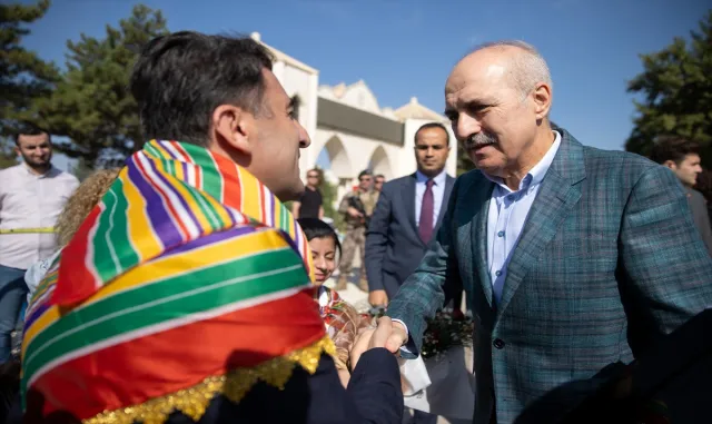TBMM Başkanı Kurtulmuş, Ertuğrul Gazi Türbesi’ni ziyaret etti TBMM Başkanı Kurtulmuş, Ertuğrul Gazi Türbesi’ni ziyaret etti