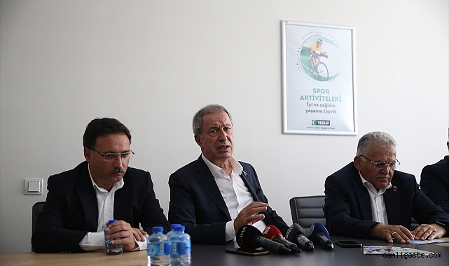 Akar, Kayseri’de Yeşilay’ı ziyaretinde konuştu Akar, Kayseri’de Yeşilay’ı ziyaretinde konuştu