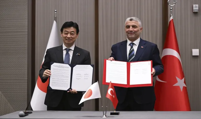 Türkiye ile Japonya arasında ticaret ve yatırımın geliştirilmesine ilişkin ortak bildiri imzalandı Türkiye ile Japonya arasında ticaret ve yatırımın geliştirilmesine ilişkin ortak bildiri imzalandı