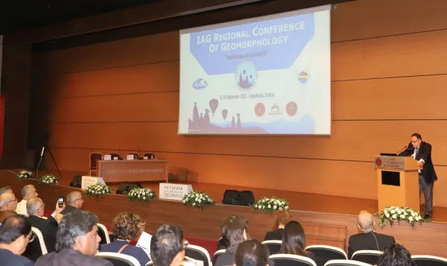 Uluslararası Jeomorfoloji Bölgesel Konferansı Nevşehir’de başladı Uluslararası Jeomorfoloji Bölgesel Konferansı Nevşehir’de başladı