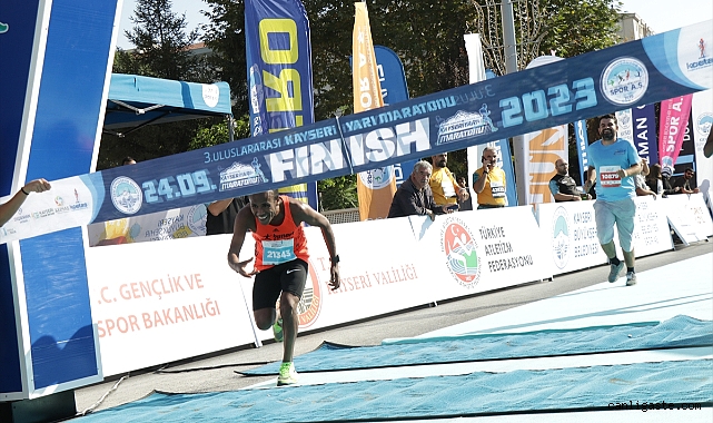 Uluslararası Kayseri Yarı Maratonu başladı Uluslararası Kayseri Yarı Maratonu başladı