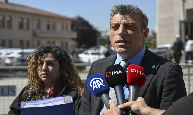 Yenilik Partisi Genel Başkanı Yılmaz’ı bıçakla yaralayan sanık hakim karşısında Yenilik Partisi Genel Başkanı Yılmaz’ı bıçakla yaralayan sanık hakim karşısında