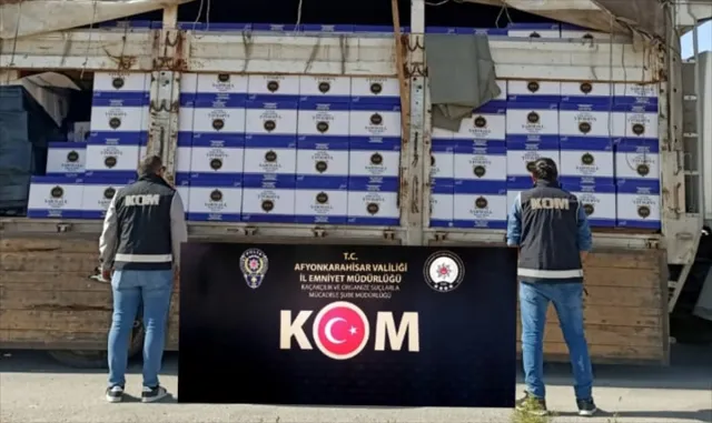 Afyonkarahisar’da bir tırda 4 milyon 600 bin makaron ele geçirildi Afyonkarahisar’da bir tırda 4 milyon 600 bin makaron ele geçirildi